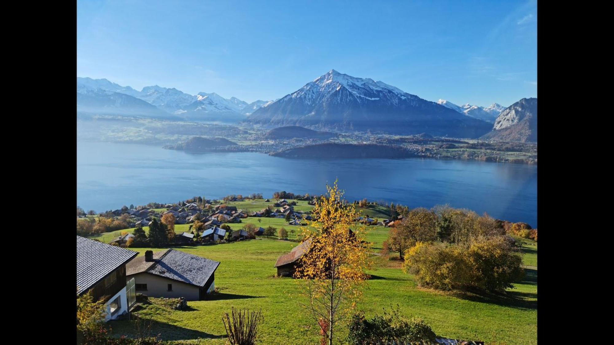 Chalet With View Of The Mountains And The Thun Lake ジーグリスヴィル エクステリア 写真