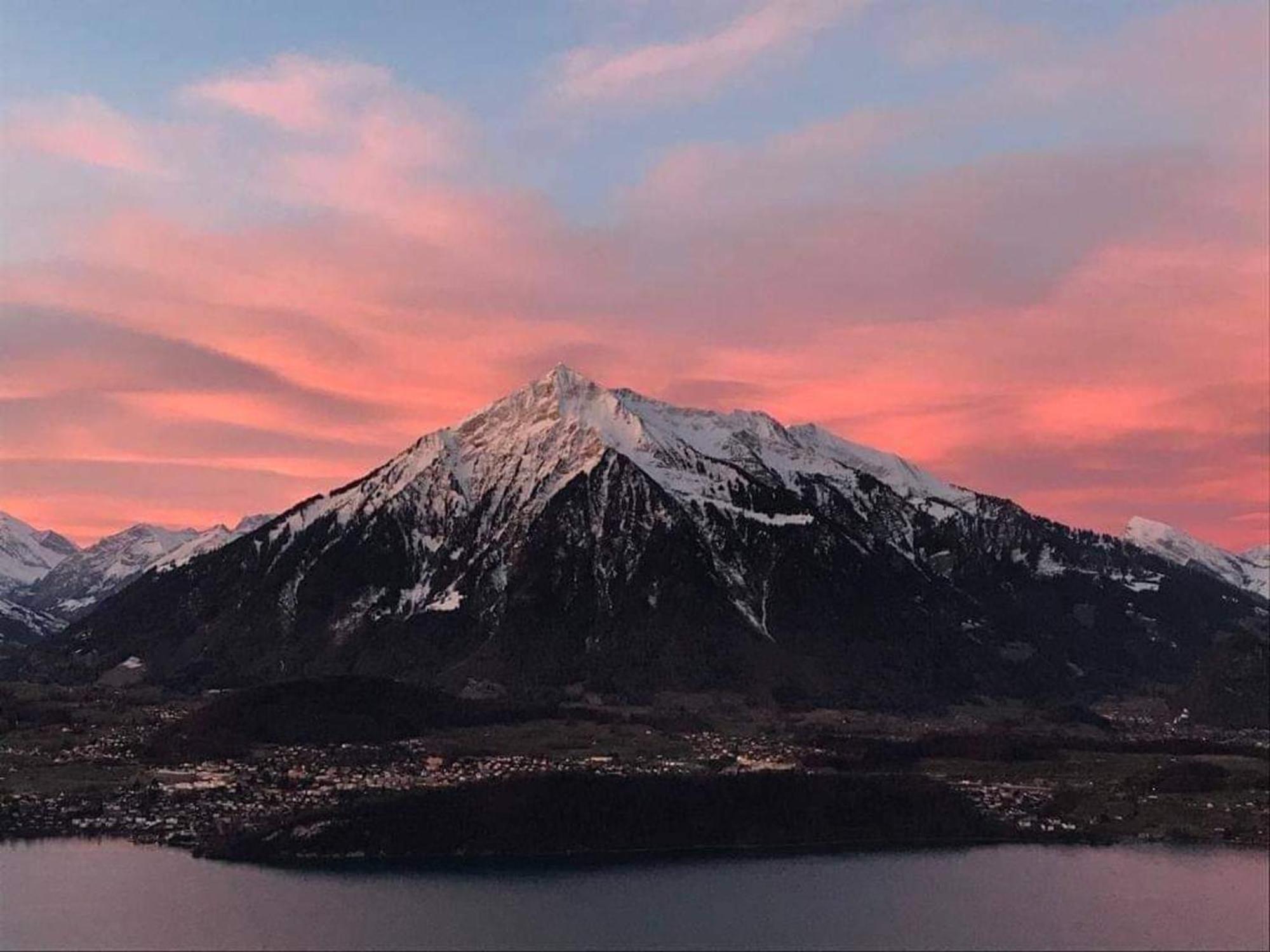 Chalet With View Of The Mountains And The Thun Lake ジーグリスヴィル エクステリア 写真