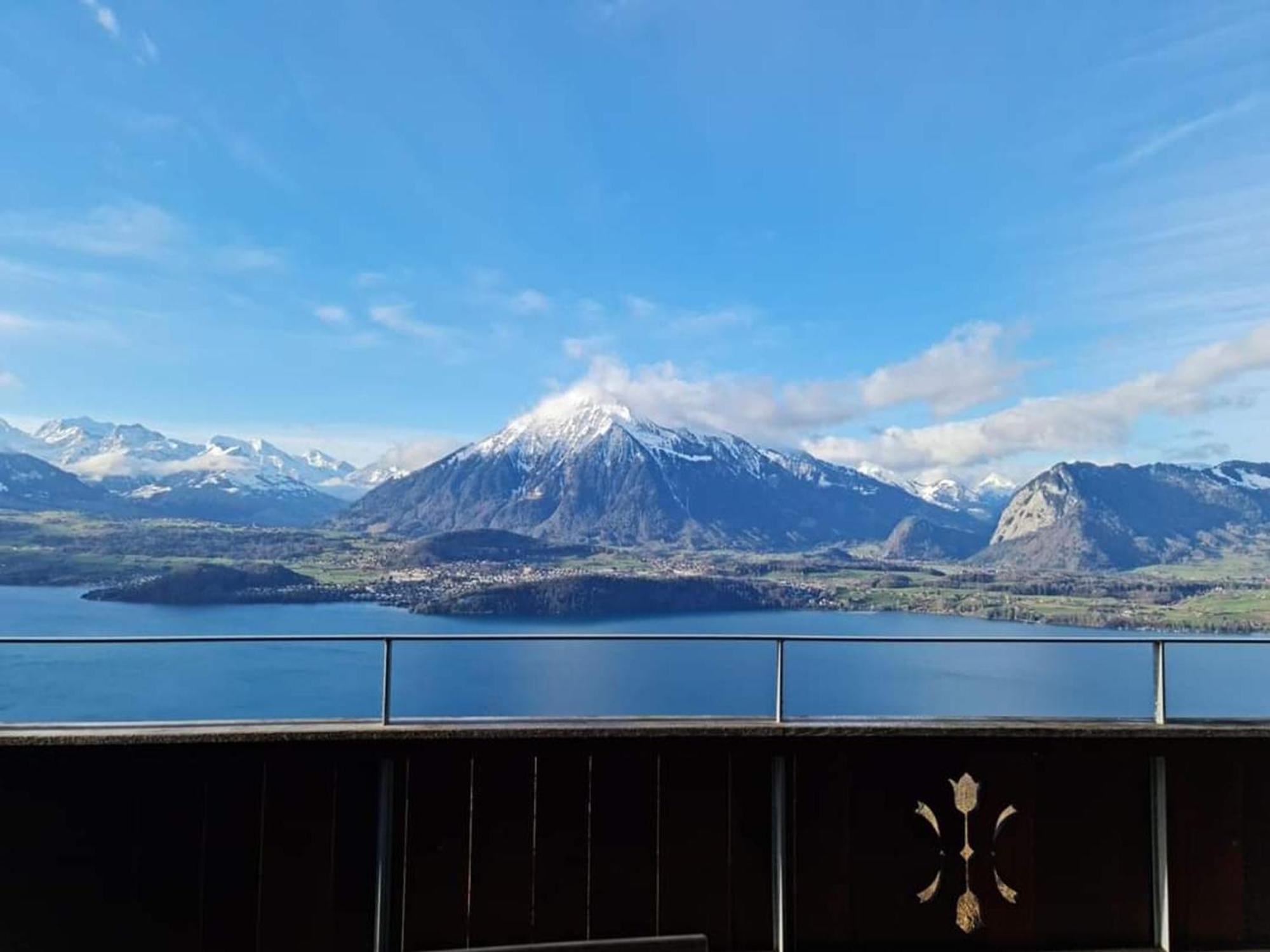 Chalet With View Of The Mountains And The Thun Lake ジーグリスヴィル エクステリア 写真