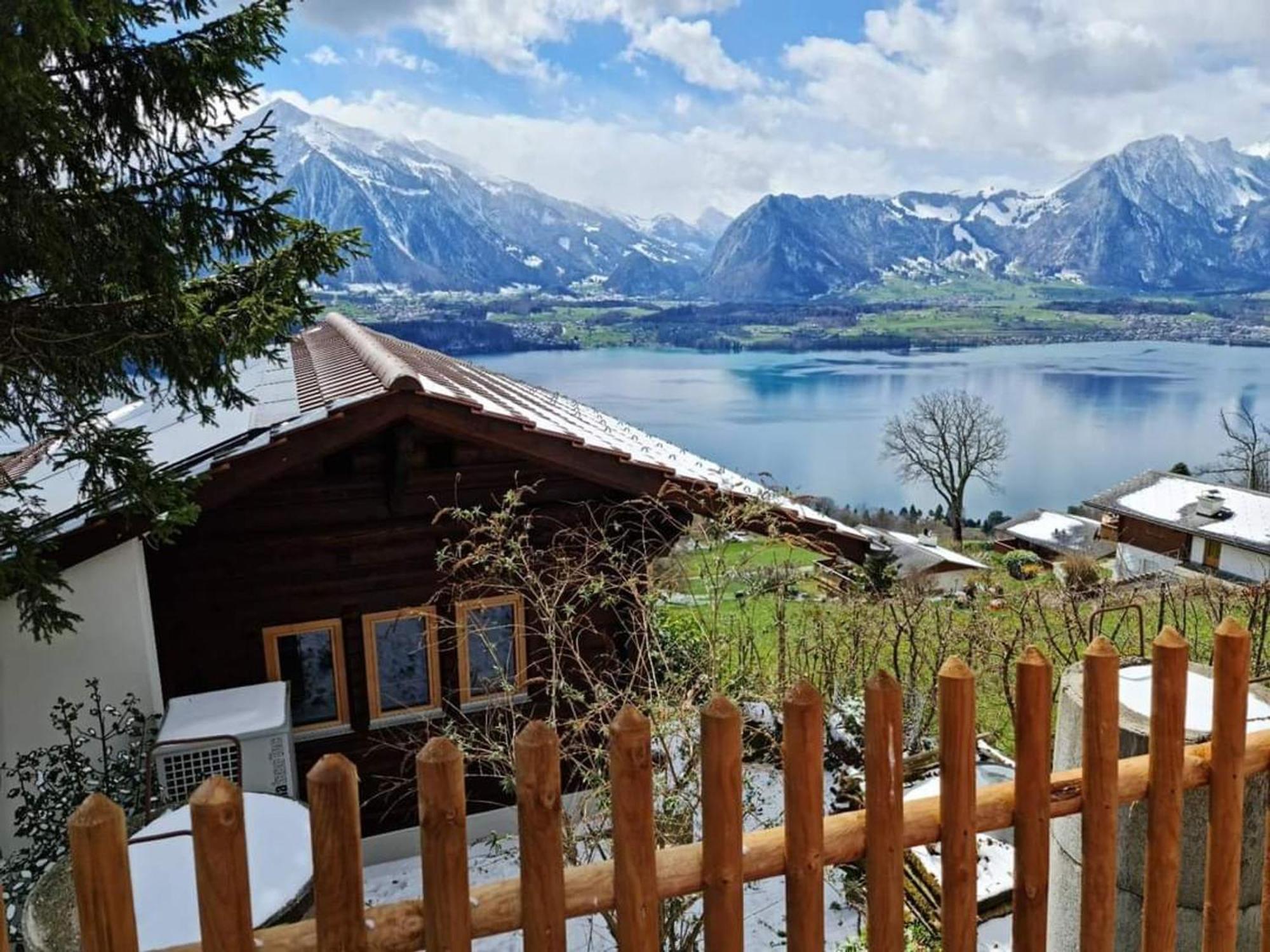 Chalet With View Of The Mountains And The Thun Lake ジーグリスヴィル エクステリア 写真